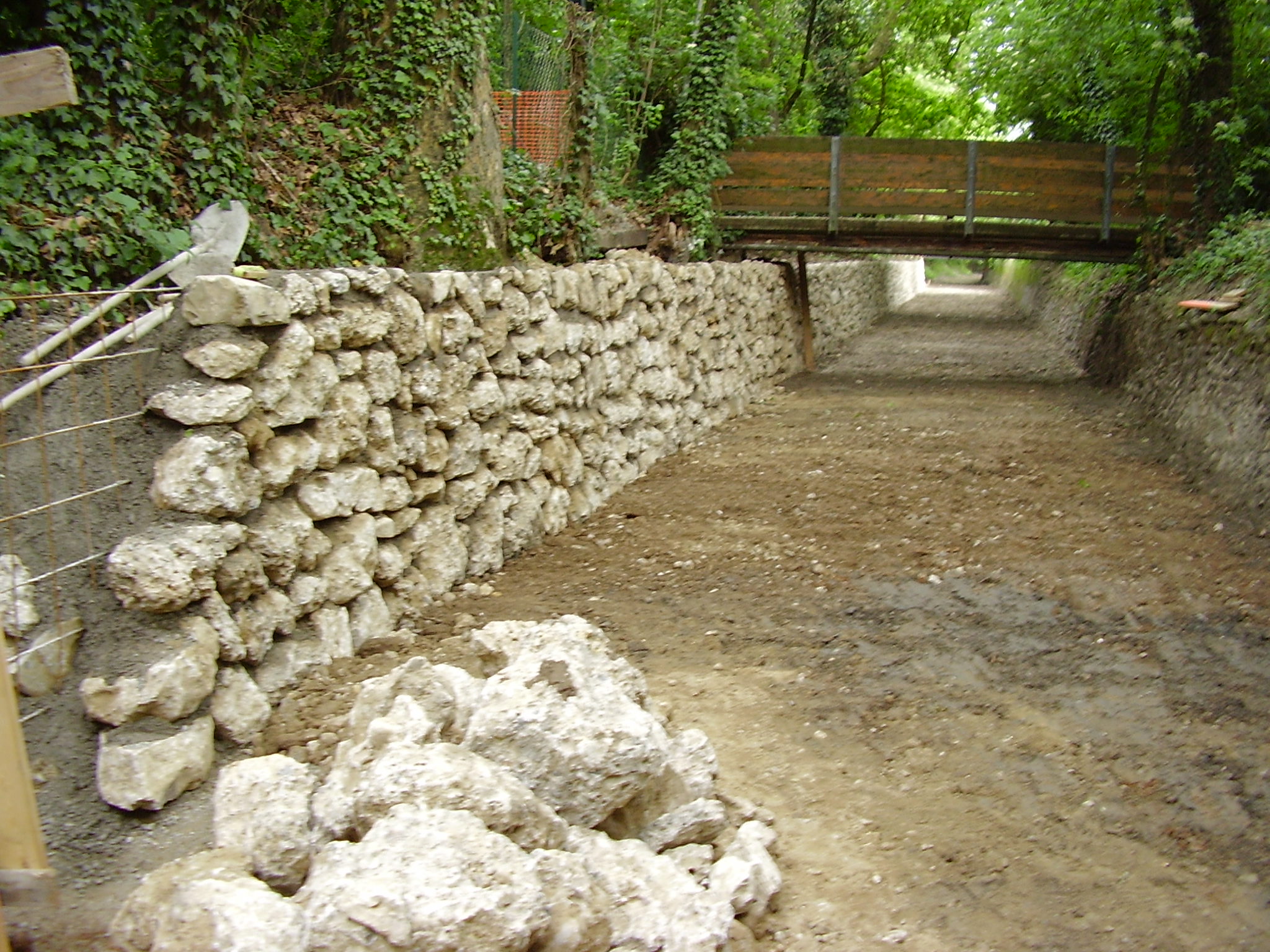 Argine in sassi