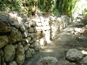 Argine in sassi