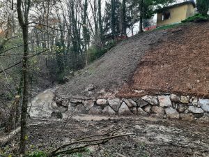 Scogliere in pietra naturale