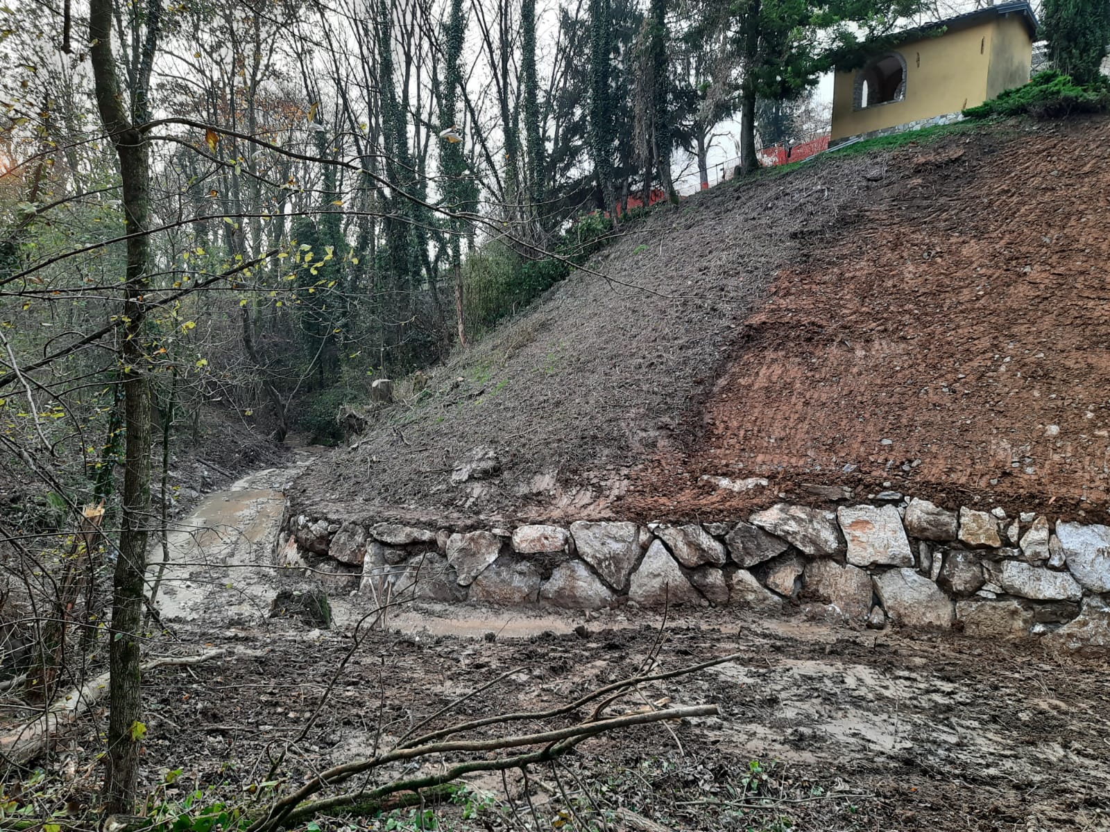 Scogliere in pietra naturale
