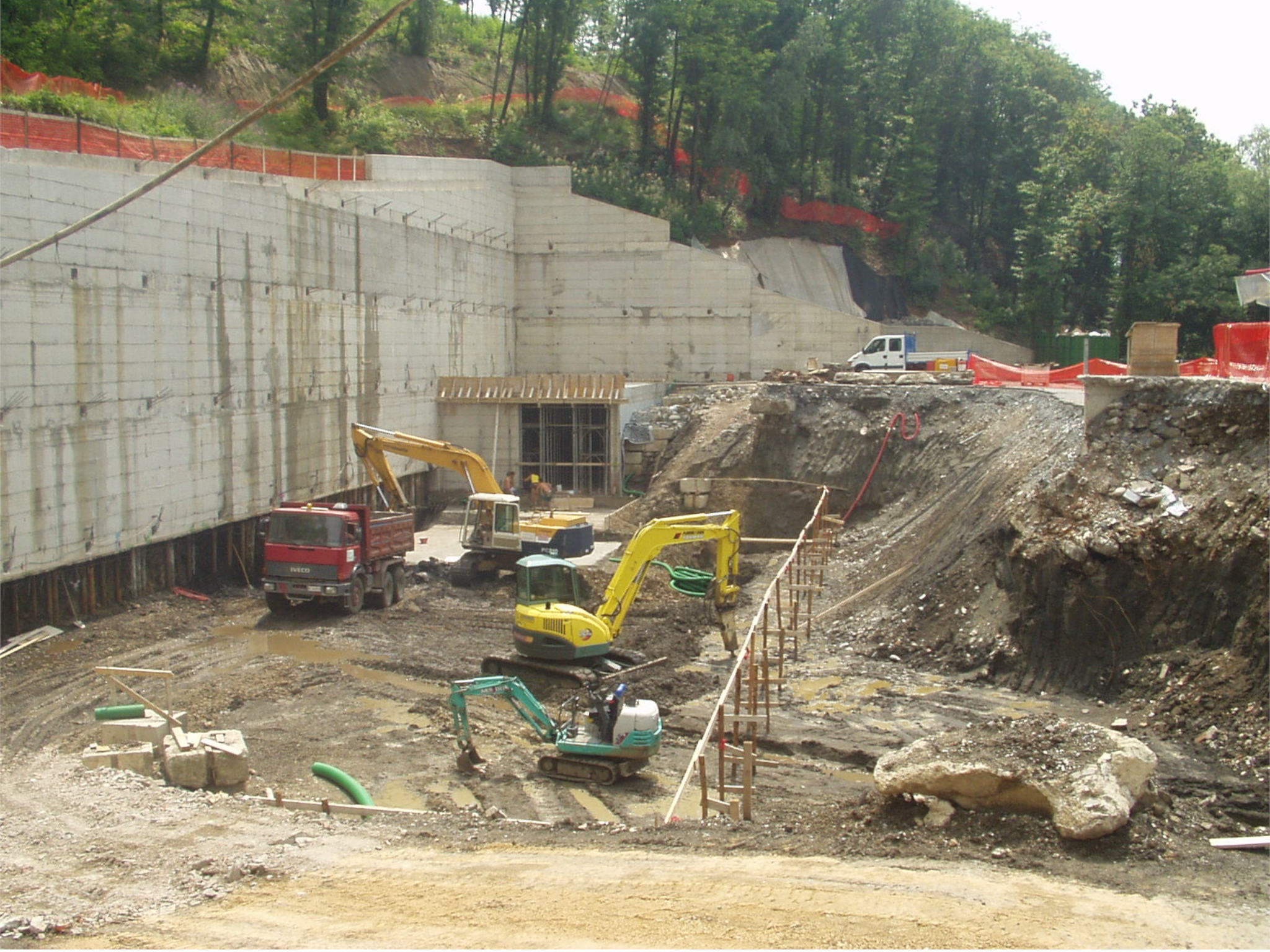Costruzione muro di contenimento