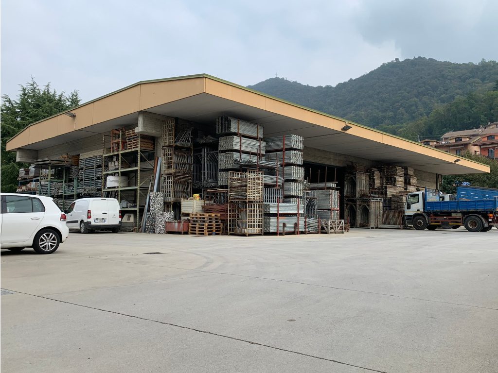 Magazzino e deposito mezzi a Cene