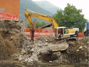 Demolizione muro in calcestruzzo