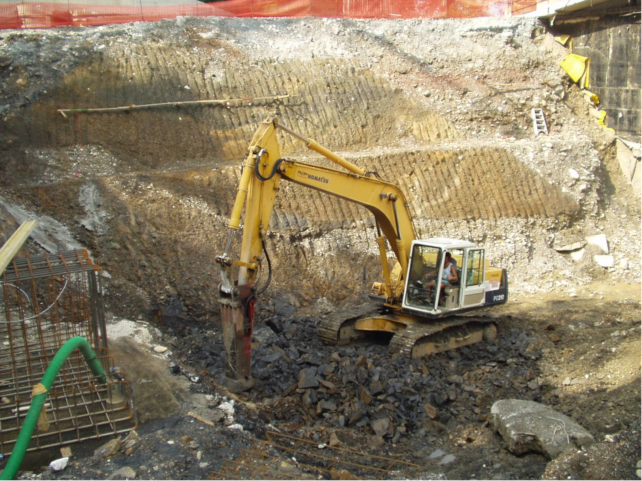 Scavo in roccia con martellone