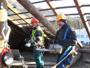 Demolizione tetto in legno