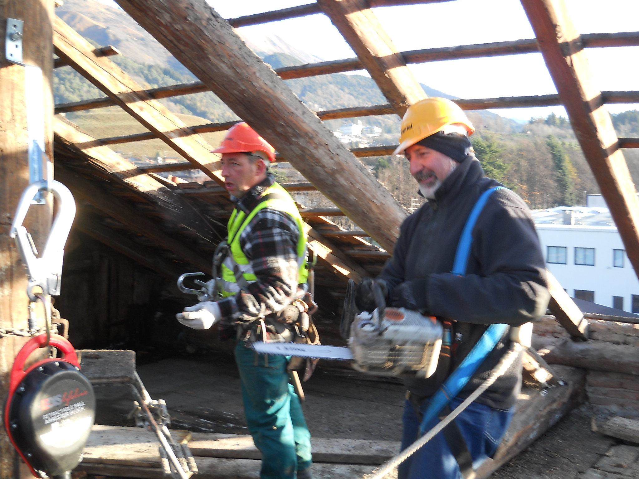 Demolizione tetto in legno