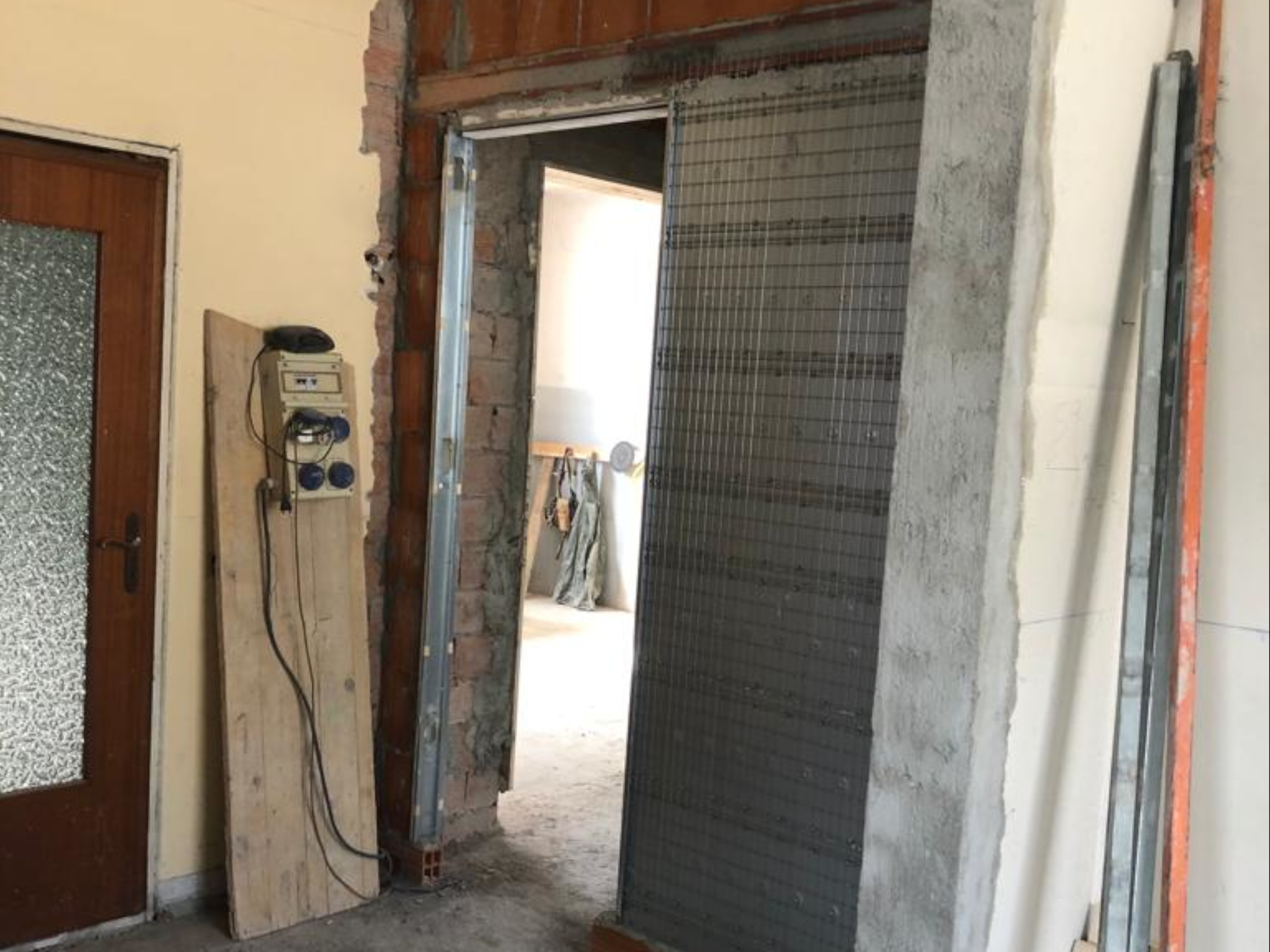 Posa controtelaio porta scorrevole